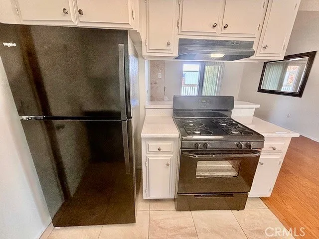 679 W 18th St #B — Photo 15