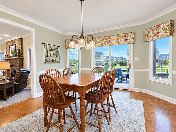 5th image of 2016 Edgeview Dr