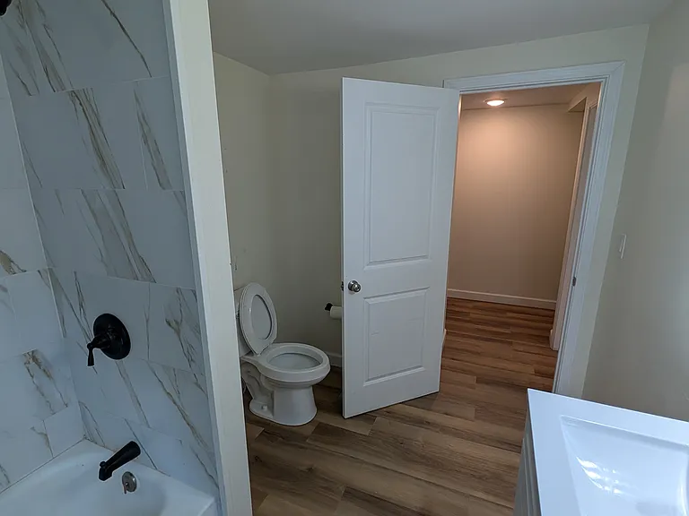 31-33 Glen St #31 — Photo 17