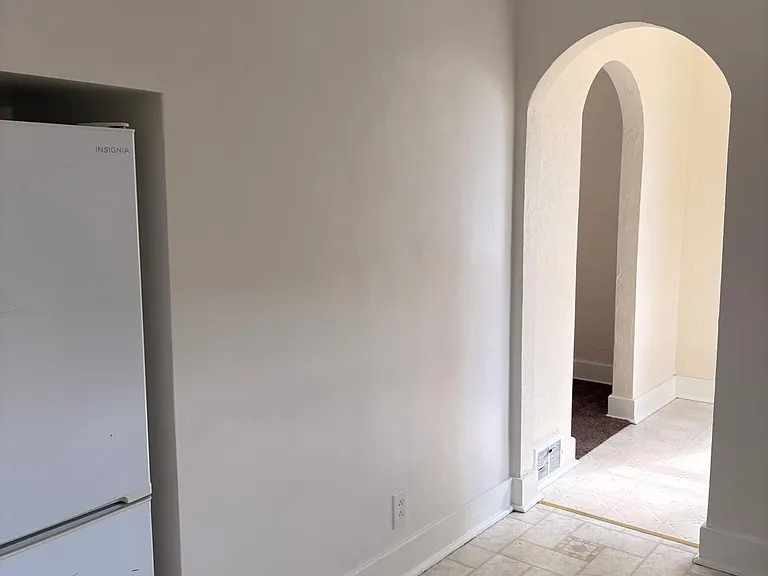 300 Sherman Ave — Photo 5
