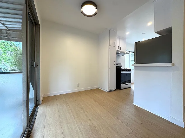 1020 N Edinburgh Ave #6 — Photo 5