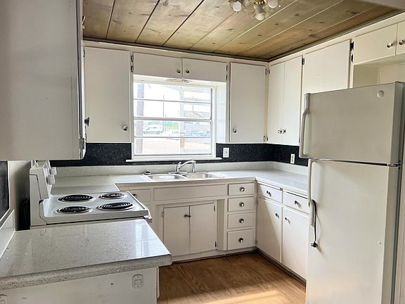 3rd image of 310 Date Palm Ave #302