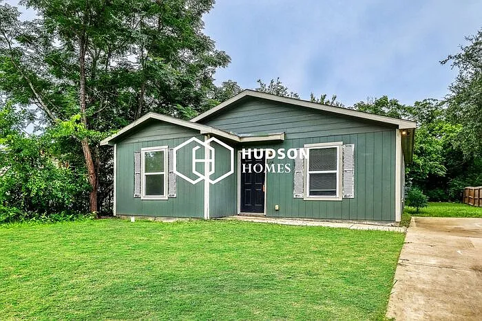 3 bed, 2.0 bath, 909 sqft, $935 — Photo 3