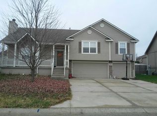 706 NW Par Dr, Grain Valley, MO 64029