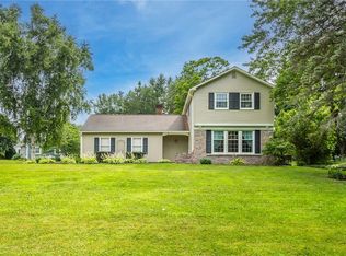 182 Hawthorne Cir, Farmington, NY 14425