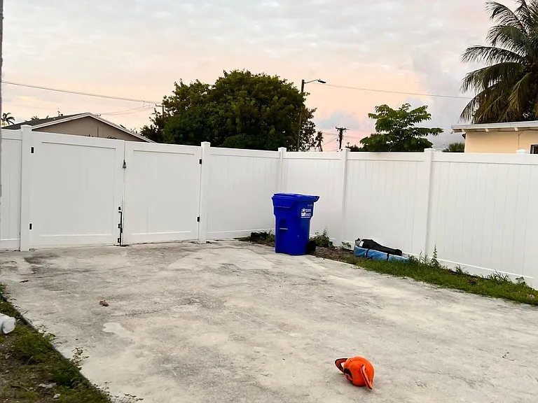 555 NW 15th Ct — Photo 16