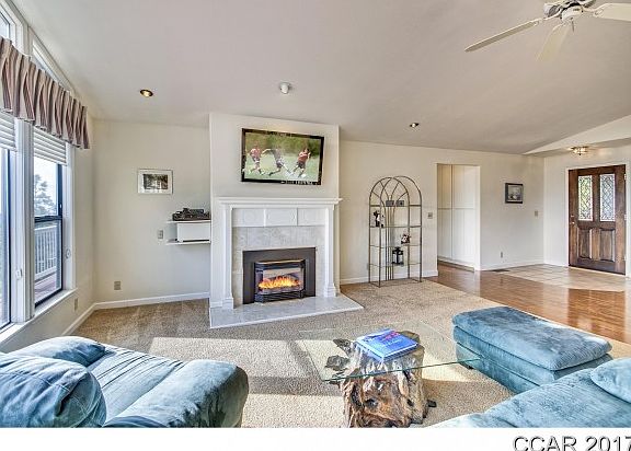 3rd image of 863 Sandalwood Dr