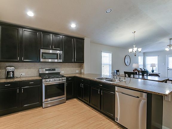 5th image of 24510 Lakecrest Town Dr