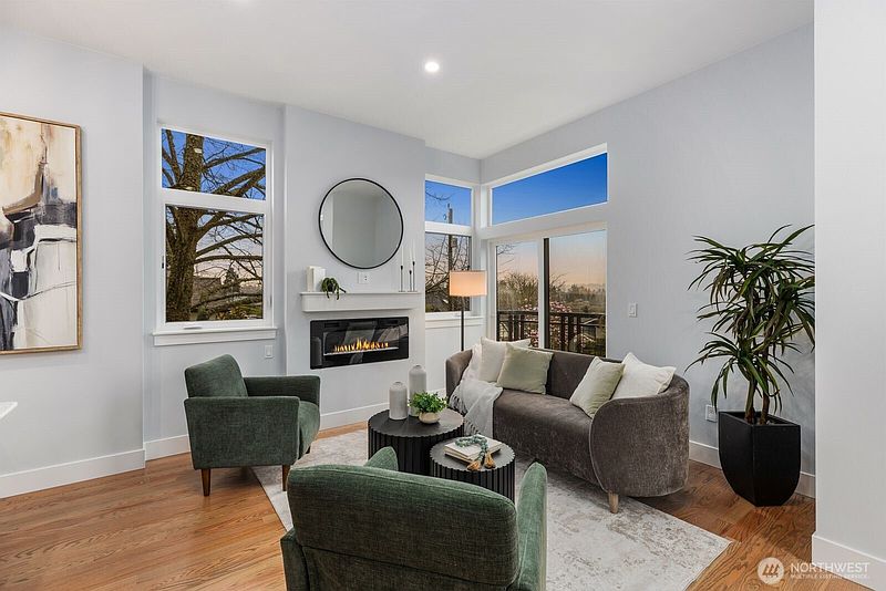 2nd image of 4559 34th Avenue S