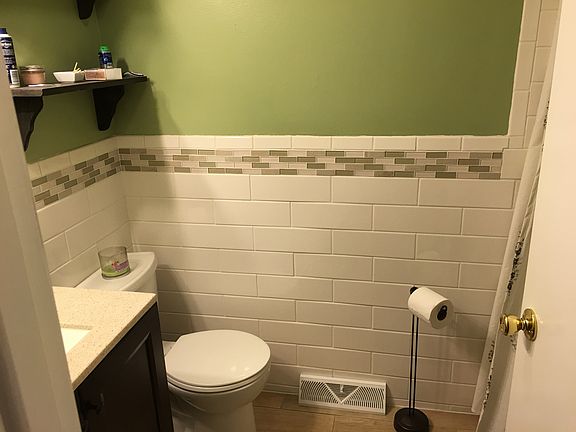 Main bathroom 