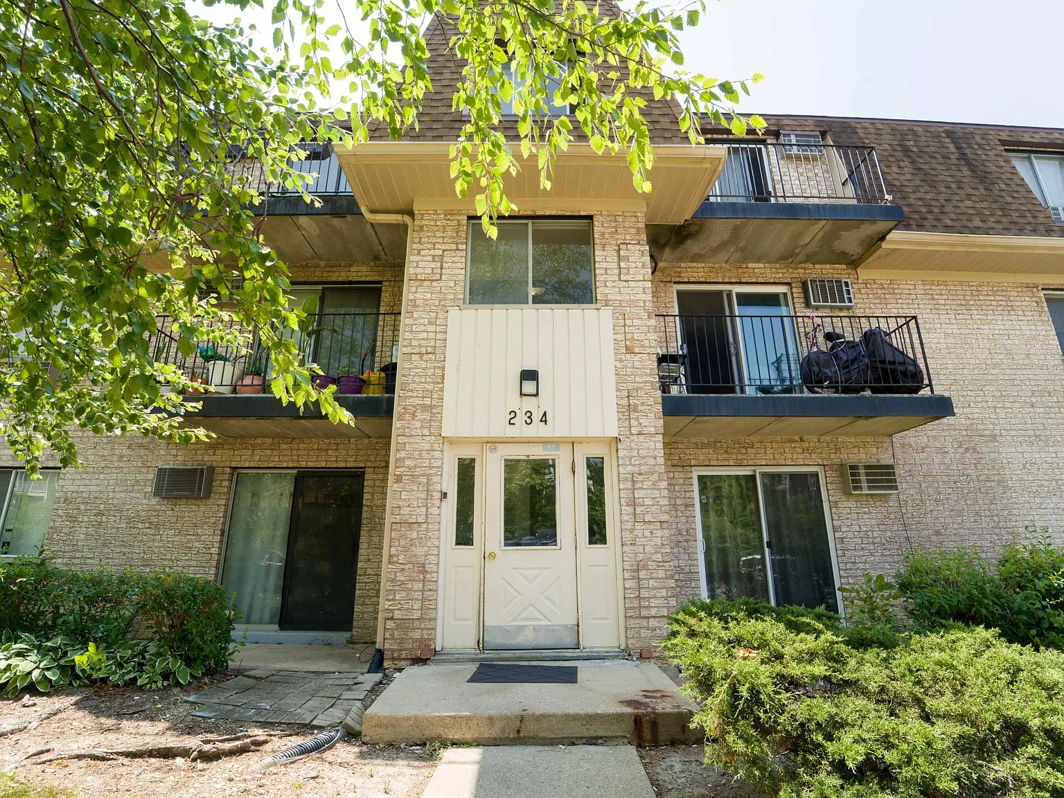 234 Shorewood Dr — Photo 3