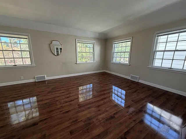 2 bed, 859 sqft, $1,300 — Photo 3
