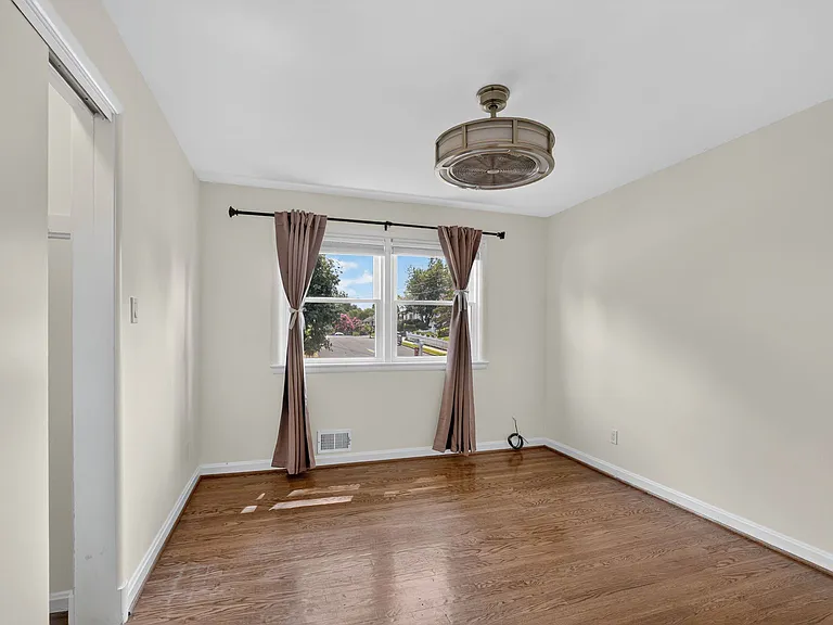 3919 N Chesterbrook Rd — Photo 4