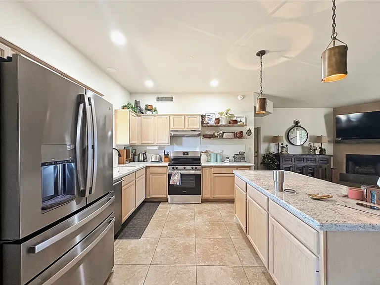 1033 E Irvine Rd #A — Photo 7