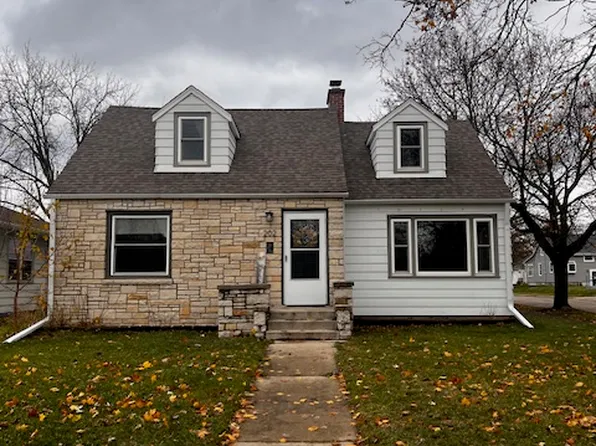 202 Estberg Ave, Waukesha, WI 53186