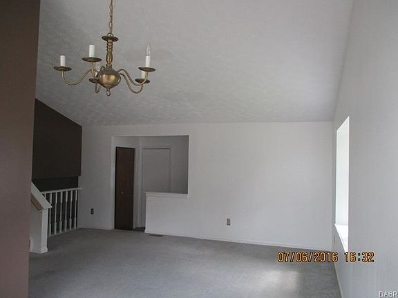 3rd image of 882 Olde Farm Ct