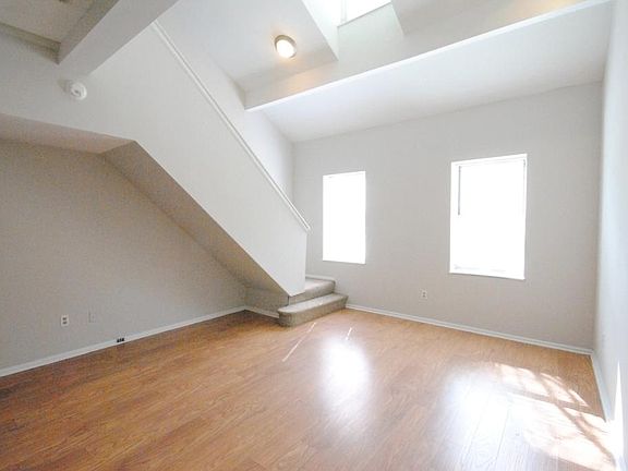 4th image of 1007 Allen Ave #B