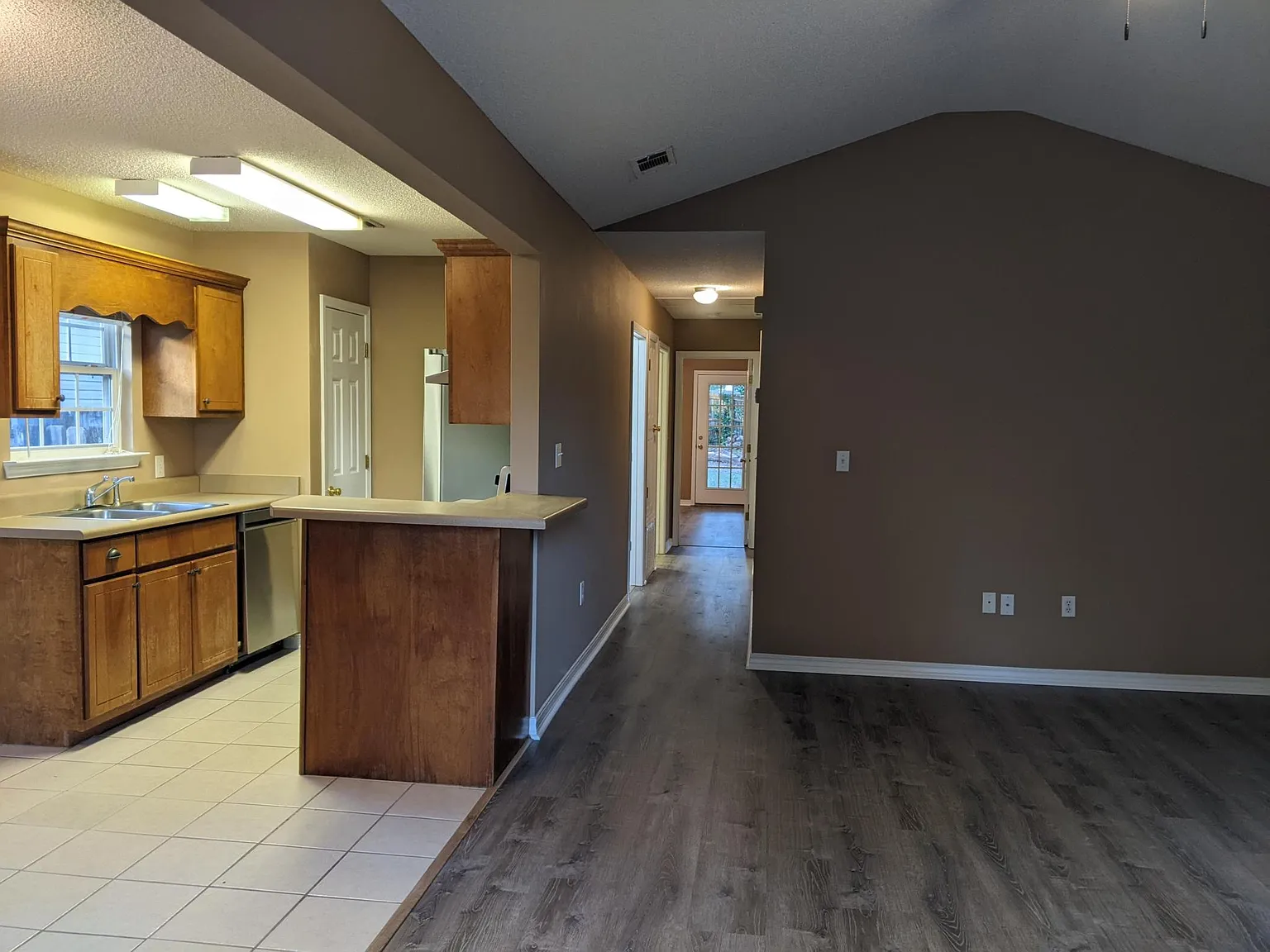 3 bed, 1168 sqft, $1,495 — Photo 2