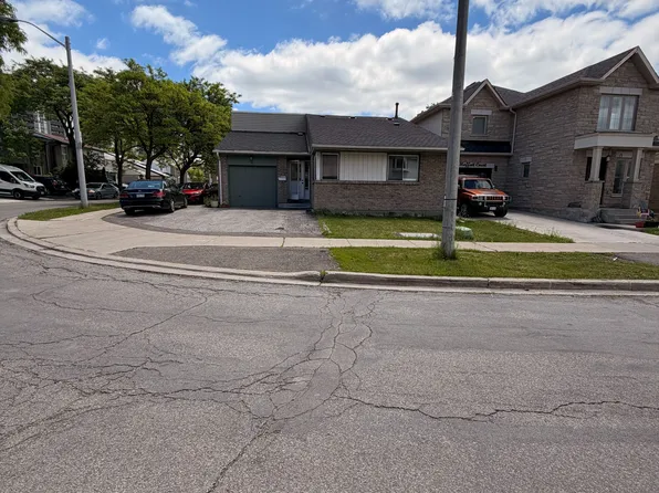 7 Moffatt Ct, Toronto, ON M9V 4E2