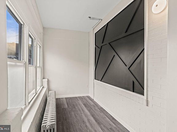3rd image of 2088 Kingston St