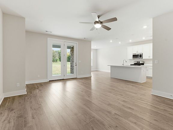 5th image of 1429 Charles Dr