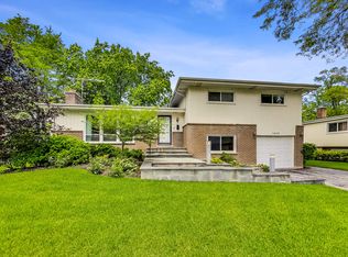 1406 Charing Cross Rd, Deerfield, IL 60015