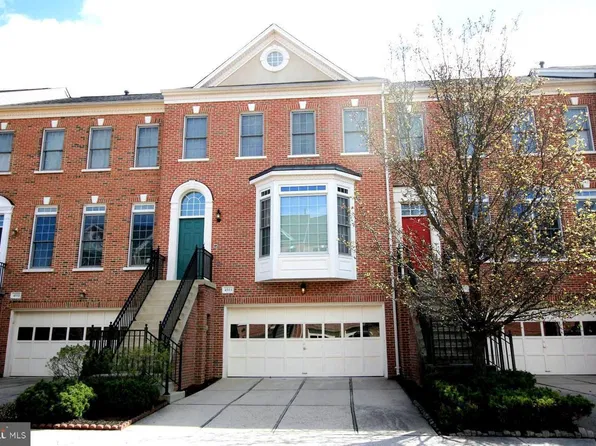 4553 Fair Valley Dr, Fairfax, VA 22033