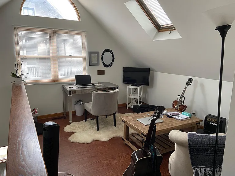 1345 W Fletcher St #2 — Photo 7