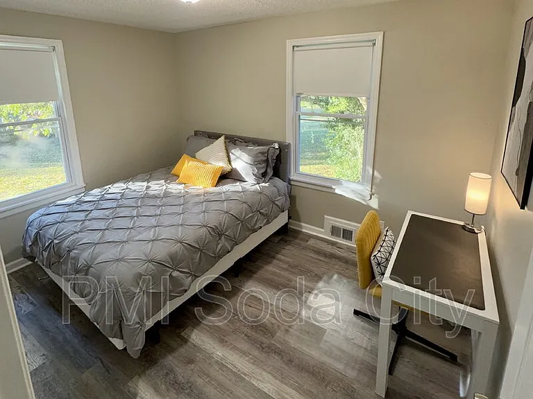 3615 Truman St — Photo 10