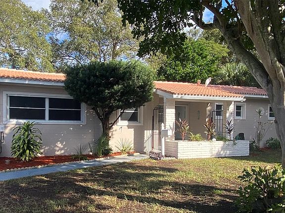 2nd image of 471 Pinellas Way S