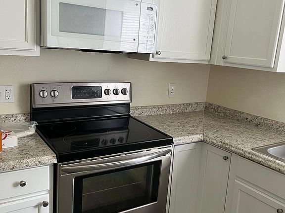 4th image of 1721 Lasalle Ave