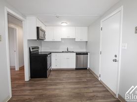 1086 South Broadway, 2 beds  1.0 baths (850 sqft)