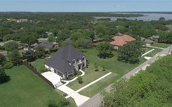 5th image of 3030 Lake Dr