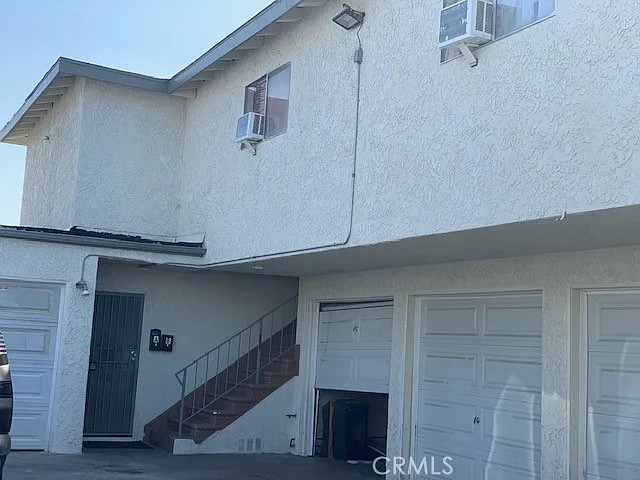 2 bed, 768 sqft, $2,300 — Photo 1