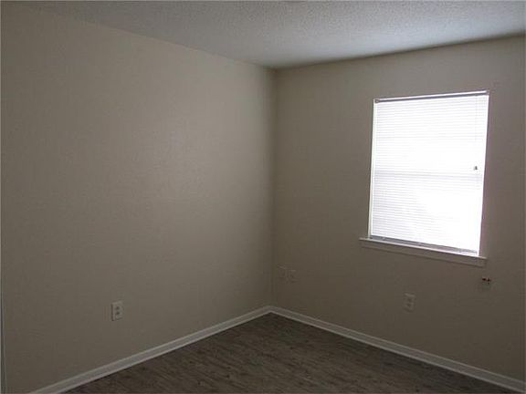 5th image of 2740 Max Dr
