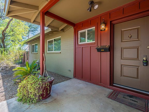 3rd image of 621 E Grace Dr