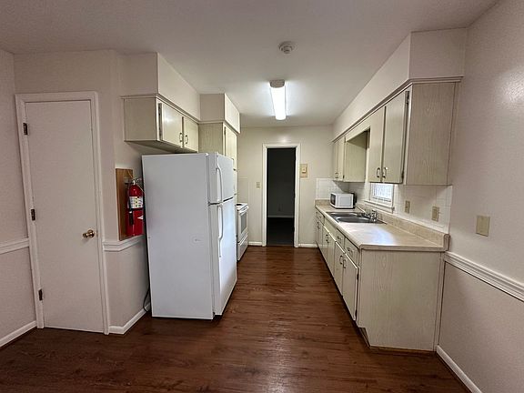 5th image of 1210 Bristol St