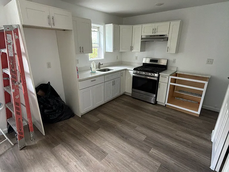 18 Clinton St #2A — Photo 3