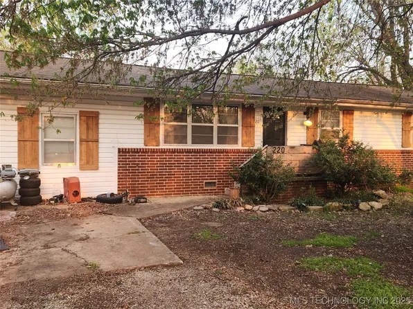 220 S Walnut St, Oologah, OK 74053
