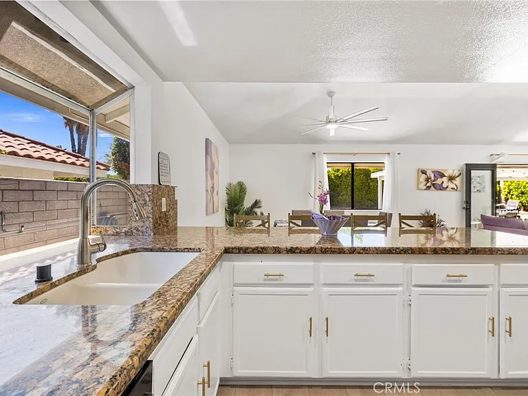 1489 E Francis Dr — Photo 11