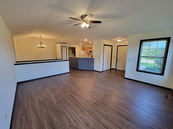 3rd image of 1405 N Glancey St #1