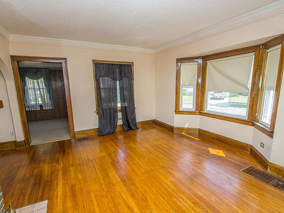 5th image of 22600 Seabrooke Ave