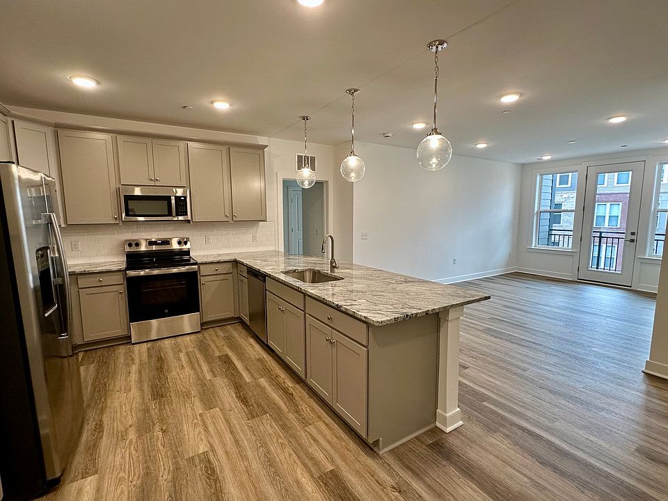 Welcome home! Beautiful open floorplan