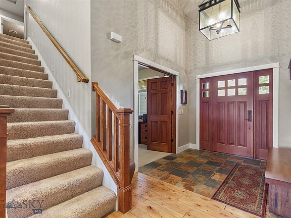 5th image of 170 Sir Arthur Dr