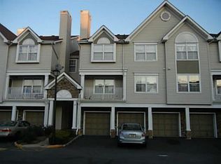 25 Edinburgh Ct #E25, Edison, NJ 08820