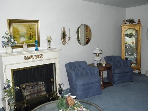 3rd image of 1206 Redwood Dr