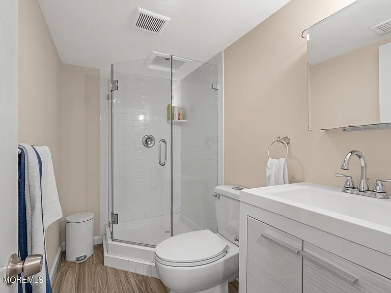 250 Alpern Ave — Photo 25