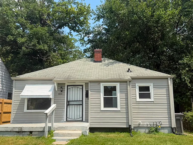 1929 N Linwood Ave — Photo 1