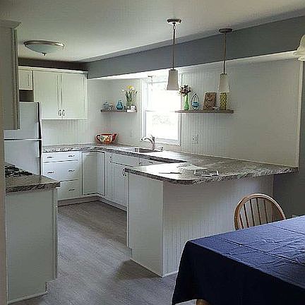 New kitchen with bbar