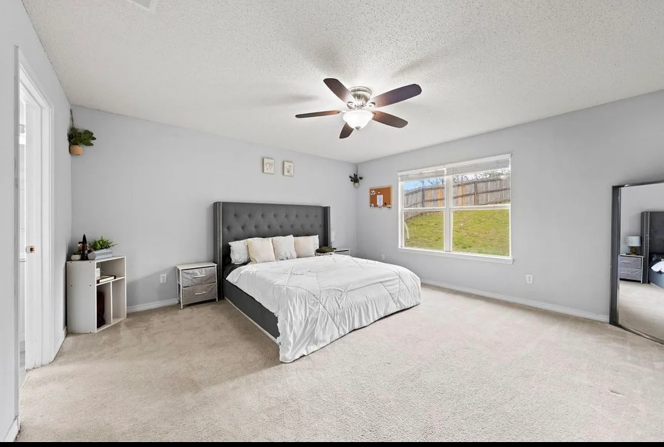 4 bed, 1896 sqft, $1,995 — Photo 4